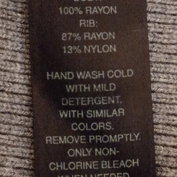 White House/Black Market Beautiful Rose Print Gray Top with some Glitter Size XS - Picture 6 of 11